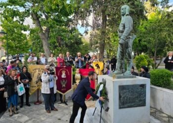 Ο δήμαρχος Παύλου Μελά Δημήτρης Ασλανίδης καταθέτει στεφάνι στο πλαίσιο των εκδηλώσεων μνήμης για τη Γενοκτονία των Ελλήνων του Πόντου (φωτ. αρχείου: facebook.com/PavlosMelasGR)