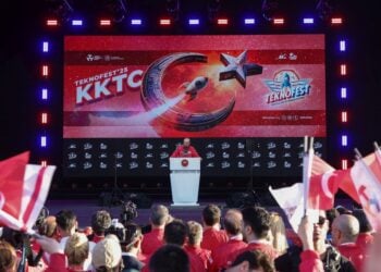Ο Τούρκος πρόεδρος Ρετσέπ Ταγίπ Ερντογάν στην έκθεση Teknofest Aerospace and Technology Fair, στην κατεχόμενη Λευκωσία (φωτ.: EPA/ Erdem Sahin)