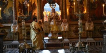 Ο Αρχιεπίσκοπος Αμερικής Ελπιδοφόρος λειτουργεί στη Μονή Αγίας Αικατερίνης στο όρος Σινά (φωτ. αρχείου: facebook.com/ArchbishopElpidophoros)