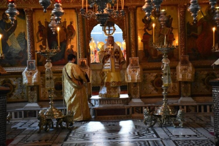 Ο Αρχιεπίσκοπος Αμερικής Ελπιδοφόρος λειτουργεί στη Μονή Αγίας Αικατερίνης στο όρος Σινά (φωτ. αρχείου: facebook.com/ArchbishopElpidophoros)