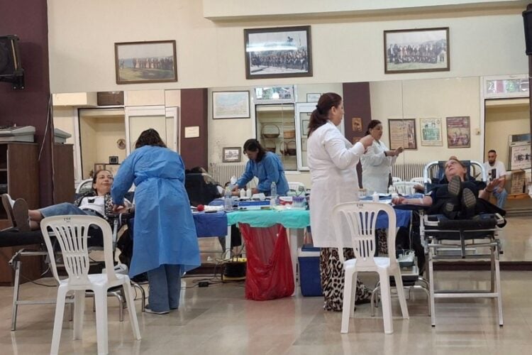 Εθελοντική αιμοδοσία της Ένωσης Ποντίων Πιερίας στη μνήμη των θυμάτων της Γενοκτονίας του Ποντιακού Ελληνισμού (φωτ.: facebook.com/enosipontionpierias)