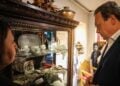 Εικόνα από την επίσκεψη του προέδρου ΣΥΡΙΖΑ-ΠΣ Σωκράτη Φάμελλου στο Μουσείο της Μέριμνας Ποντίων Κυριών Θεσσαλονίκης (πηγή: facebook.com/sfamellos)