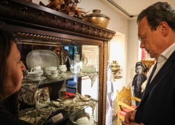 Εικόνα από την επίσκεψη του προέδρου ΣΥΡΙΖΑ-ΠΣ Σωκράτη Φάμελλου στο Μουσείο της Μέριμνας Ποντίων Κυριών Θεσσαλονίκης (πηγή: facebook.com/sfamellos)