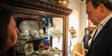 Εικόνα από την επίσκεψη του προέδρου ΣΥΡΙΖΑ-ΠΣ Σωκράτη Φάμελλου στο Μουσείο της Μέριμνας Ποντίων Κυριών Θεσσαλονίκης (πηγή: facebook.com/sfamellos)