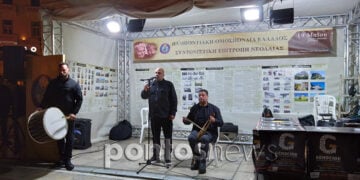 Στην εκδήλωση μετείχαν ο Στάθης Τσαϊρίδης στο τραγούδι, ο Γιάννης Σανίδης στη λύρα και ο Νίκος Φιλιππίδης στο νταούλι (φωτ.: Έλλη Τσολάκη)