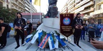 Στεφάνια στο Μνημείο της Γενοκτονίας του ποντιακού ελληνισμού (φωτ.: Έλλη Τσολάκη)