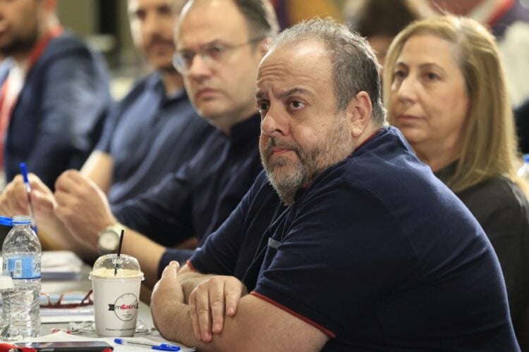 Ο πρώην πρόεδρος των μηχανοδηγών Κώστας Γενηδούνιας στη συνεδρίαση της Κεντρικής Επιτροπής Επανεκκίνησης του ΣΥΡΙΖΑ-Προοδευτική Συμμαχία (φωτ.: Γιώργος Κονταρίνης / EUROKINISSI)
