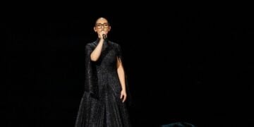 Η Κλαυδία στη σκηνή της Eurovision στον Β΄ ημιτελικό στη Βασιλεία της Ελβετίας (φωτ.: EPA/Georgios Kefalas)