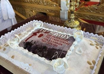 Μνημόσυνο για τα θύματα της Γενοκτονίας του Πόντου στον Ιερό Ναό Κοιμήσεως της Θεοτόκου Νέας Χαραυγής (φωτ.: facebook.com/Πολιτιστικός Σύλλογος "Εύξεινος Λέσχη Νέας Χαραυγής Κοζάνης")