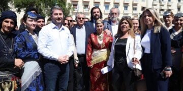 Ο πρόεδρος του ΠΑΣΟΚ-Κινήματος Αλλαγής Νίκος Ανδρουλάκης, στην πλατεία Αριστοτέλους, για το τουρνουά σκακιού που διοργάνωσε η Πανελλήνια Ομοσπονδία Ποντιακών Σωματείων, στη Θεσσαλονίκη, την Κυριακή 18 Μαΐου (φωτ.: ΑΠΕ-ΜΠΕ/Νίκος Αραμπατζής)