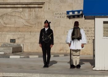 O 20χρονος Κωνσταντίνος Τιφτιρικίδης ως Πόντιος Εύζωνας (φωτ.: Ποντιακός Σύλλογος Ζυγού Καβάλας «Υψηλάντης»)