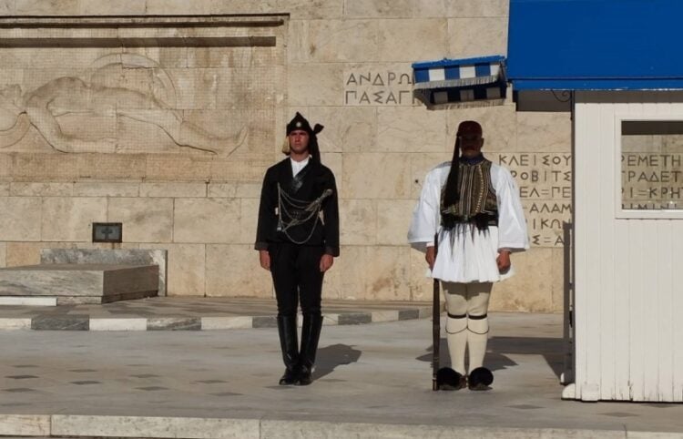 O 20χρονος Κωνσταντίνος Τιφτιρικίδης ως Πόντιος Εύζωνας (φωτ.: Ποντιακός Σύλλογος Ζυγού Καβάλας «Υψηλάντης»)