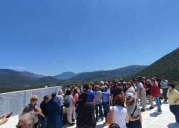 Οι Πόντιοι Σαλαμίνας στο Μαυσωλείο Θυμάτων Ναζισμού Διστόμου (φωτ.: facebook.com/ ΕΝΩΣΗ ΠΟΝΤΙΩΝ ΣΑΛΑΜΙΝΑΣ "ΠΑΝΑΓΙΑ ΣΟΥΜΕΛΑ")