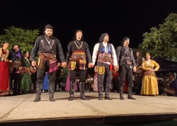 Οι πυρριχιστές της Ένωσης Ποντίων Βριλησσίων «Τραντέλληνες» στις εκδηλώσεις για την γιορτή της Ανάληψης στα Βριλήσσια (φωτ.: trantellines.gr)