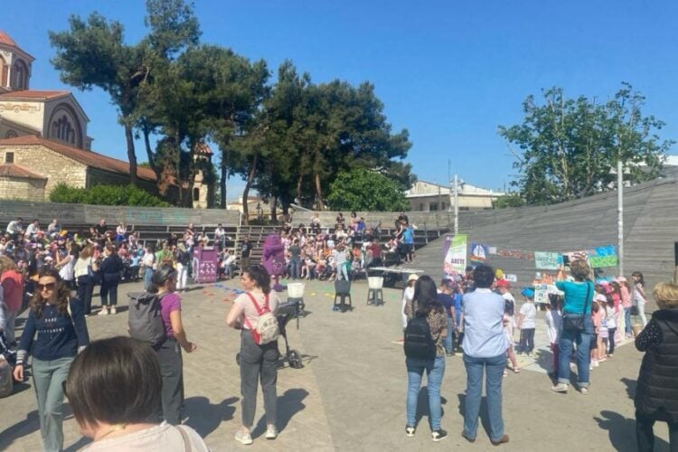 «Μαθαίνω για την Ανακύκλωση» στην  κεντρική πλατεία της Θέρμης (φωτ.: facebook.com/thermi.gov.gr)