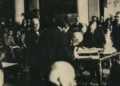 Ο Ελευθέριος Βενιζέλος ως πρωθυπουργός της Ελλάδας υπογράφει τη Συνθήκη των Σεβρών, 10/28 Αυγούστου 1920 (φωτ.: 
Εθνικό Ίδρυμα Ερευνών και Μελετών «Ελευθέριος Κ. Βενιζέλος»)