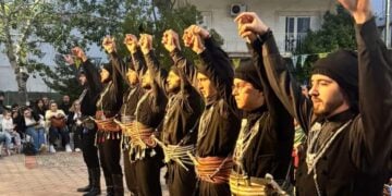 Ποντιακός χορός στην Πλατεία Γενοκτονίας (φωτ.: facebook/Σύλλογος Ποντίων Ασπροπύργου «Οι Ακρίτες Του Πόντου»)