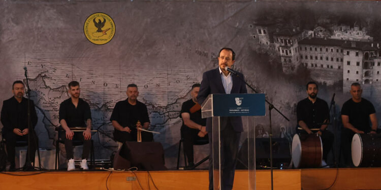 Ο Νίκος Χριστοδουλίδης στην εκδήλωση που έγινε στις 19 Μαΐου 2025 στο Παραλίμνι, για τα 106 χρόνια από τη Γενοκτονία των Ποντίων (φωτ.: Facebook / Τεμέτερον - Σύλλογος Ποντίων Αμμοχώστου)