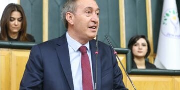 Ο συμπρόεδρος του DEM Τουντζέρ Μπακιρχάν (φωτ.: Χ/DEM Parti)