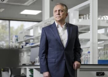 Ο Dennis Bastas είναι διευθύνων σύμβουλος της DBG Health, της μεγαλύτερης επιχείρησης φαρμακευτικών προϊόντων, προϊόντων υγείας και ομορφιάς στην Αυστραλία (φωτ.: The Australian Financial Review/Nicole Reed)