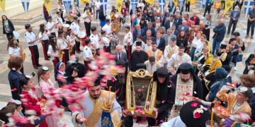 Με ροδοπέταλα η υποδοχή της εικόνας της Παναγίας Σουμελά (φωτ.: Μητρόπολη Αιτωλίας και Ακαρνανίας)