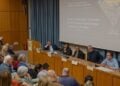 Στο πάνελ των ομιλητών, από αριστερά ο Κ. Φωτιάδης, ο Πέτρος Πεσκελίδης, ο Αντώνης Παυλίδης, ο Νίκος Λυγερός και ο Βασίλης Ασημακόπουλος (φωτ.: facebook/Σύλλογος Ποντίων Φοιτητών Νομού Αττικής)