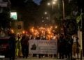 Δεκάδες κόσμου συμμετείχε στη λαμπαδηδρομία στους δρόμους του Πανοράματος (φωτ.: facebook/Ένωση Ποντίων Πανοράματος)