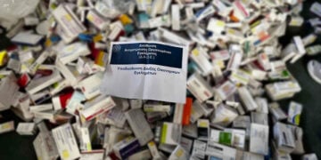 Φάρμακα από τις εικονικές συνταγές που είχαν εκτελέσει τα μέλη της σπείρας (φωτ.: Υποδιεύθυνση Δίωξης Οικονομικών Εγκλημάτων)