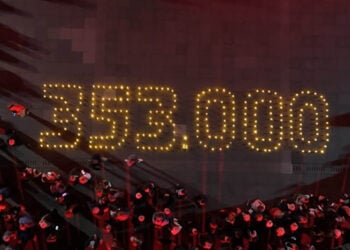 Κεριά για τα 353.000 θύματα της Γενοκτονίας των Ποντίων, στην Καλαμαριά (φωτ.: Facebook / Αράπογλου Χρύσα - Καλαμαριά Μητέρα Πόλη)