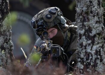Γερμανός στρατιώτης συμμετέχει σε άσκηση στη Φινλανδία τον περασμένο Απρίλιο (φωτ.: EPA/Pirjo Tuominen)