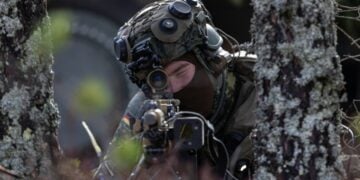 Γερμανός στρατιώτης συμμετέχει σε άσκηση στη Φινλανδία τον περασμένο Απρίλιο (φωτ.: EPA/Pirjo Tuominen)