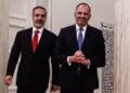 Από αριστερά, ο Χακάν Φιντάν και ο Γιώργος Γεραπετρίτης (φωτ. αρχείου: EUROKINISSI/Σωτήρης Δημητρόπουλος)