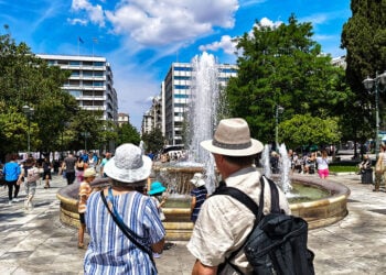 Στιγμιότυπο από την Πλατεία Συντάγματος, στην Αθήνα (φωτ.: EUROKINISSI / Γιώργος Κονταρίνης)