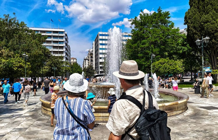 Στιγμιότυπο από την Πλατεία Συντάγματος, στην Αθήνα (φωτ.: EUROKINISSI / Γιώργος Κονταρίνης)