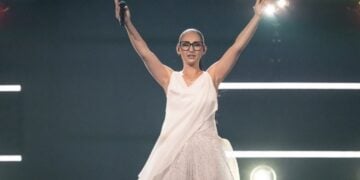 Η Κλαυδία μόλις έχει ολοκληρώσει την ερμηνεία της στον τελικό (φωτ.: ΕΡΑ/Γιώργος Κεφαλάς)