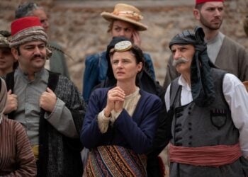 Για τη δημιουργία των ενδυμάτων, έγινε επιμελής έρευνα σε υλικό εποχής από φωτογραφίες, σκίτσα και γκραβούρες (φωτ.: tvopen.gr)