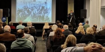 Ο Κωνσταντίνος Καλυμνιός στο βήμα της εκδήλωσης (φωτ.: facebook/Konstantinos Kalymnios)