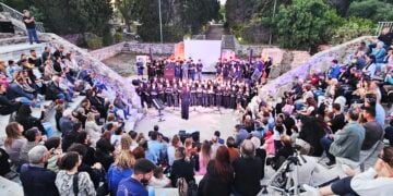 Στο Ρωμαϊκό Ωδείο της Κω η εκδήλωση για τα 106 χρόνια από τη Γενοκτονία των Ποντίων (φωτ.: Facebook / Aegeanews.gr)