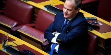 Ο Κώστας Καραμανλής στη Βουλή (φωτ.: EUROKINISSI/Γιώργος Κονταρίνης)