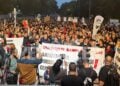 Στιγμιότυπο από διαμαρτυρία που οργανώθηκε κατά της μεταρρύθμισης για τη χρήση της μαντίλας στα λύκεια της κατεχόμενης Λευκωσίας (φωτ.: facebook/Havadis Gazetesi)