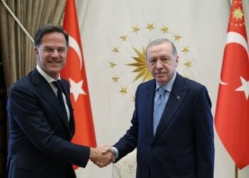 Από αριστερά, ο γενικός γραμματέας του ΝΑΤΟ Μαρκ Ρούτε με τον Τούρκο πρόεδρο Ρετζέπ Ταγίπ Ερντογάν στο προεδρικό μέγαρο της Άγκυρας (φωτ.: Γραφείο Τύπου της Τουρκικής Προεδρίας)