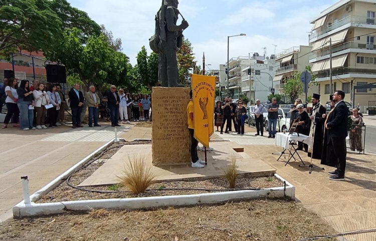Τρισάγιο στο Μνημείο των Ποντίων από την εκδήλωση του 2024 στο Δήμο Ηλιούπολης (φωτ.: Facebook / Δήμος Ηλιούπολης)