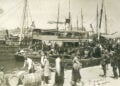 Μυτιλήνη, 1914. Άφιξη ατμόπλοιων γεμάτα πρόσφυγες από τα παράλια της Μικράς Ασίας (πηγή: Φωτογραφικό Αρχείο ΙΕΕΕ–ΕΙΜ)