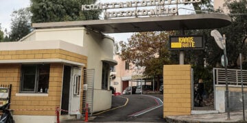 Η είσοδος του νοσοκομείου «Κωνσταντοπούλειο - Αγία Όλγα» (φωτ. αρχείου: EUROKINISSI / Μαριάνθη Τσομπανοπούλου)