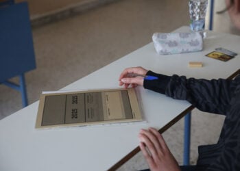 Στιγμιότυπο από λύκειο στους Θρακομακεδόνες (φωτ.: ΑΠΕ-ΜΠΕ / Αλέξανδρος Βλάχος / POOL)
