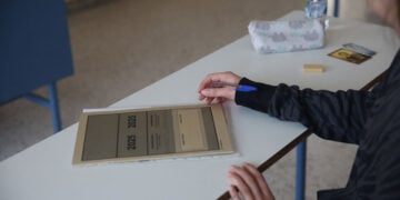 Στιγμιότυπο από λύκειο στους Θρακομακεδόνες (φωτ.: ΑΠΕ-ΜΠΕ / Αλέξανδρος Βλάχος / POOL)