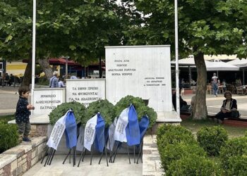Το Κενοτάφιο των Θυμάτων των Αλησμόνητων Πατρίδων στην Πλατεία Μικρασιατών του Δήμου Πεντέλης (φωτ.: Facebook / Μικρασιατικός Πολιτιστικός Σύλλογος Μελισσίων «Αγ. Γεώργιος Γκιούλμπαξε»)