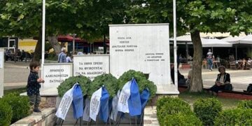Το Κενοτάφιο των Θυμάτων των Αλησμόνητων Πατρίδων στην Πλατεία Μικρασιατών του Δήμου Πεντέλης (φωτ.: Facebook / Μικρασιατικός Πολιτιστικός Σύλλογος Μελισσίων «Αγ. Γεώργιος Γκιούλμπαξε»)