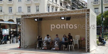 To ενημερωτικό περίπτερο για τη Γενοκτονία των Ποντίων στην Αριστοτέλους (φωτ.: Έλλη Τσολάκη)