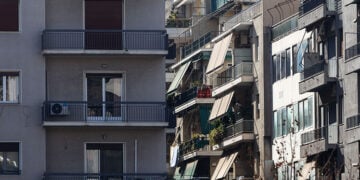 Μπαλκόνια διαμερισμάτων σε πολυκατοικίες στην Αθήνα (φωτ.:  EUROKINISSI / Γιάννης Παναγόπουλος)